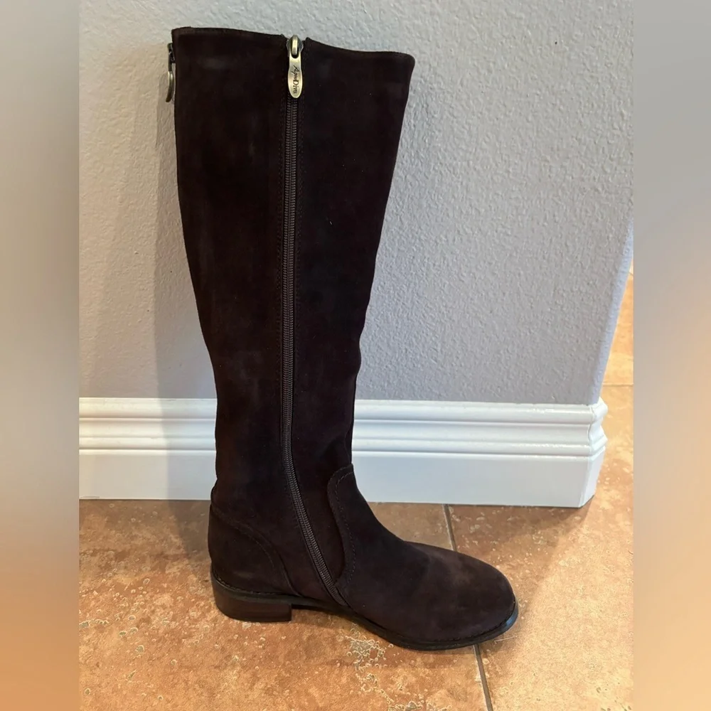Single boot, Elegant Brown Suede Knee-High Women's Boot